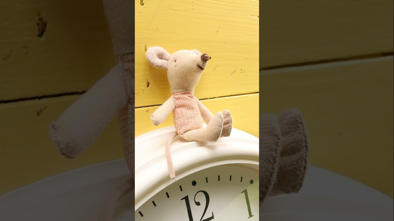 Hickory Dickory Dock #nurseryrhymes #hickorydickorydock #mouse #toys #singalong #toddlers #preschool