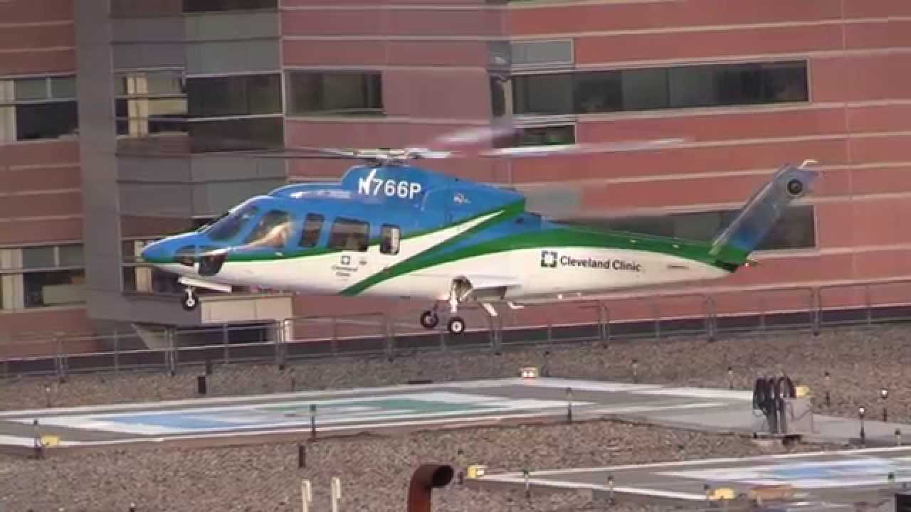 Helicopter Pilots Show Hot Nurses What's Up With A Kickass Landing