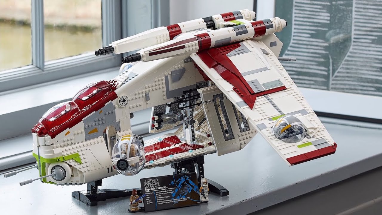 LEGO Star Wars UCS Republic Gunship Builds Itself! Set 75309