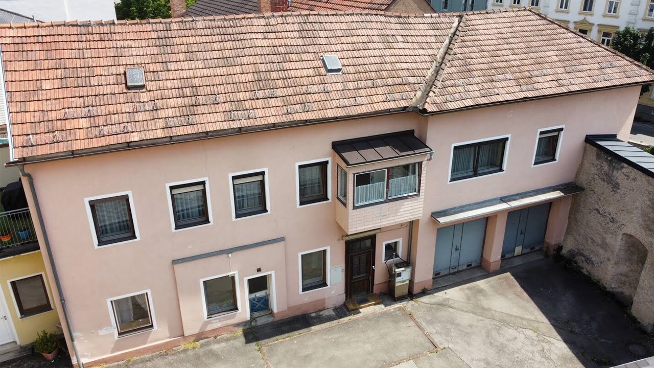 Renovierungsbedürftiges Einfamilienhaus im Zentrum von Knittelfeld mit Carports und Doppelgarage