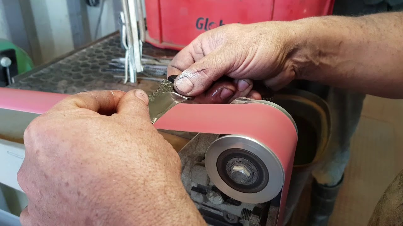 Sharpen a recurve blade using a belt grinder