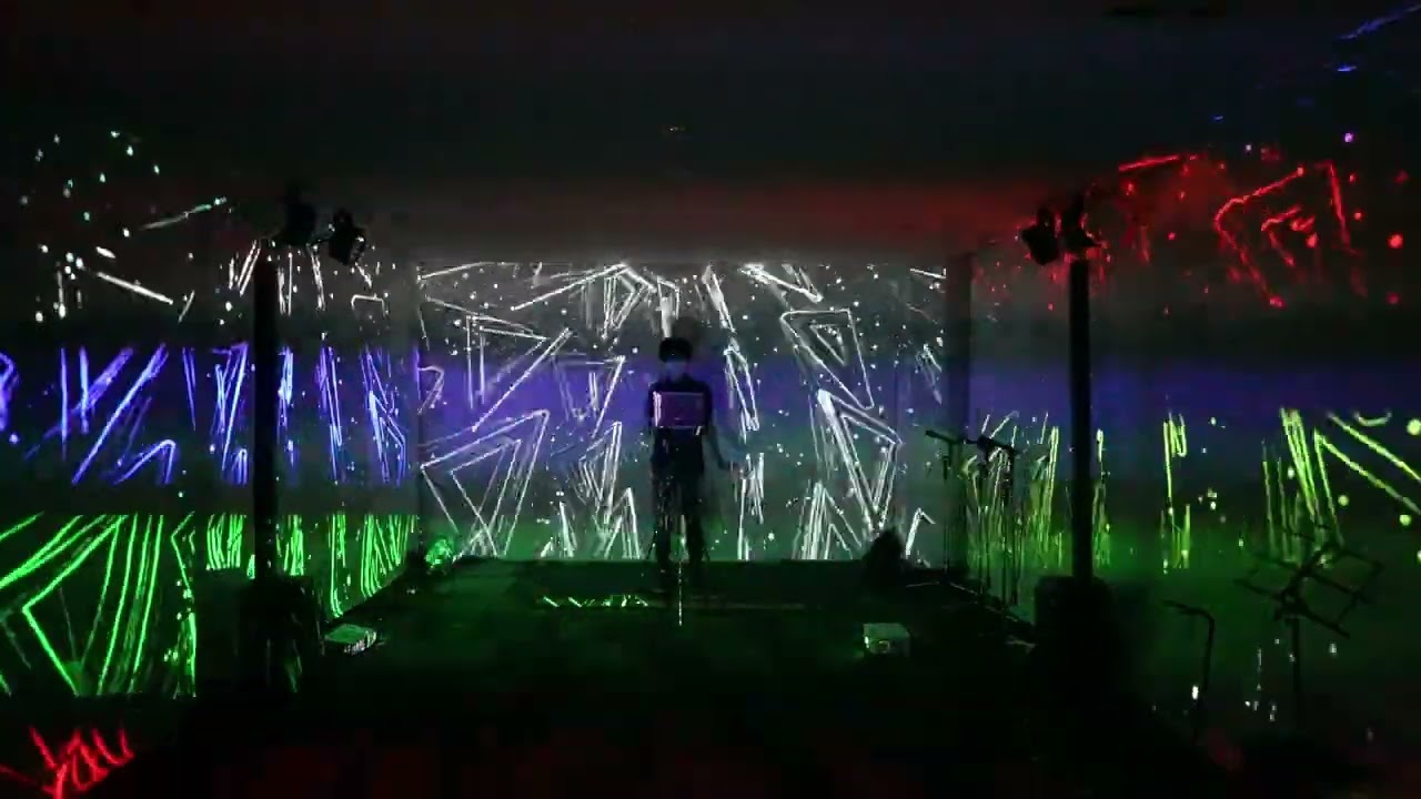 関西TouchDesigner会 ライブ発表 02/03  京大VJサークル (DJ/VJライブ) DJ: Fu2y3 VJ: futi + syoukera