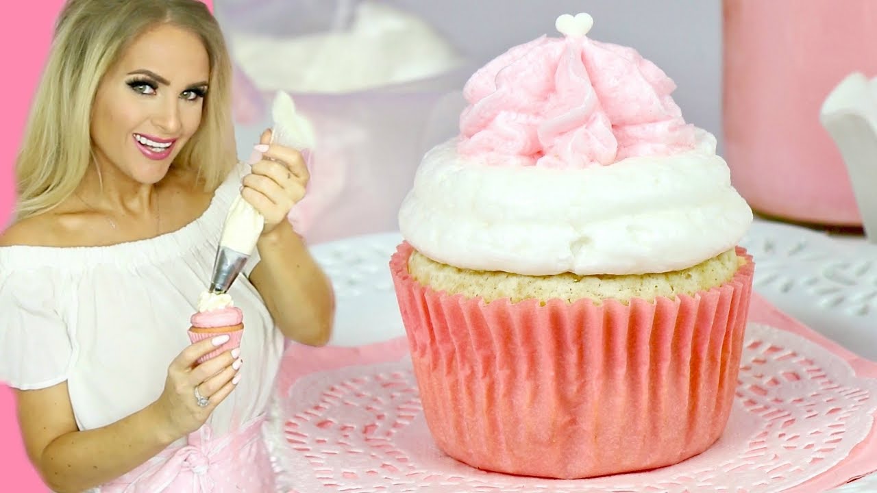 THE BEST Easy Homemade Whipped Cream Frosting | Stable whip cream for piping! // Lindsay Ann