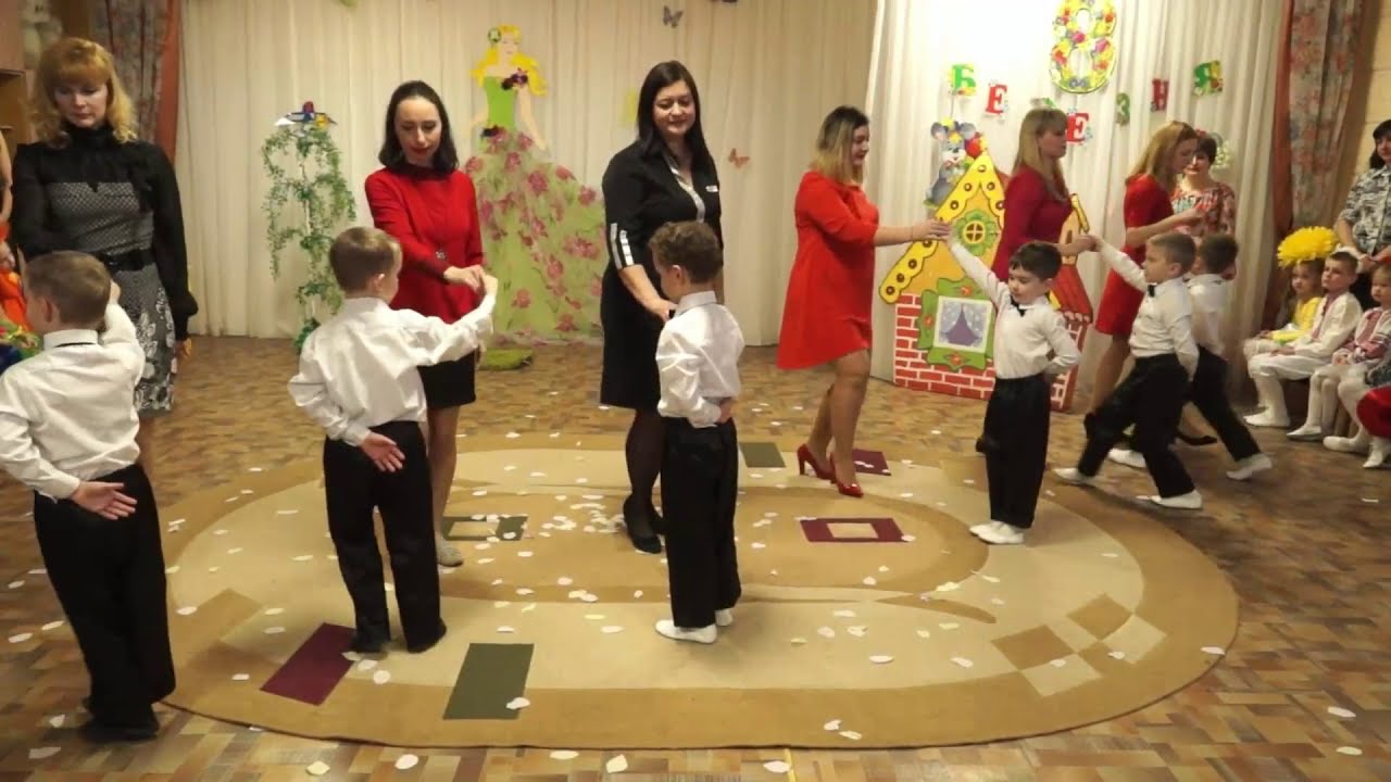 танок синочків з мамами