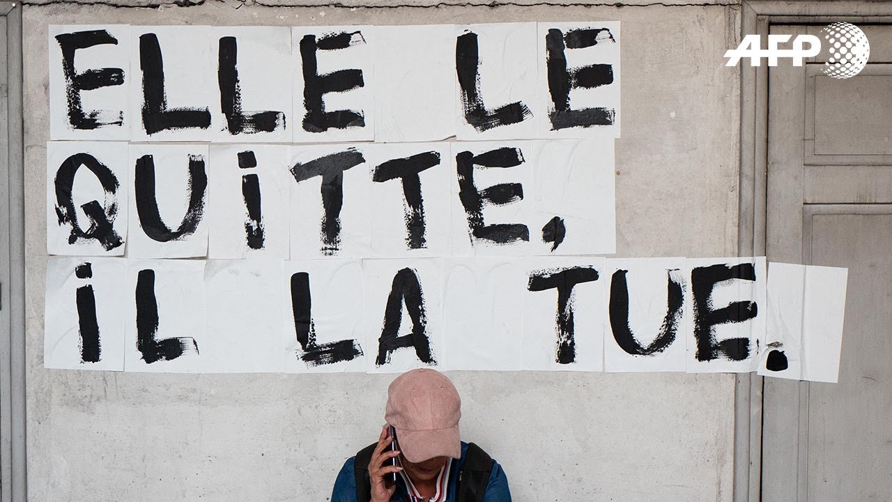 Féminicides: des militantes placardent leur colère dans la rue | AFP News