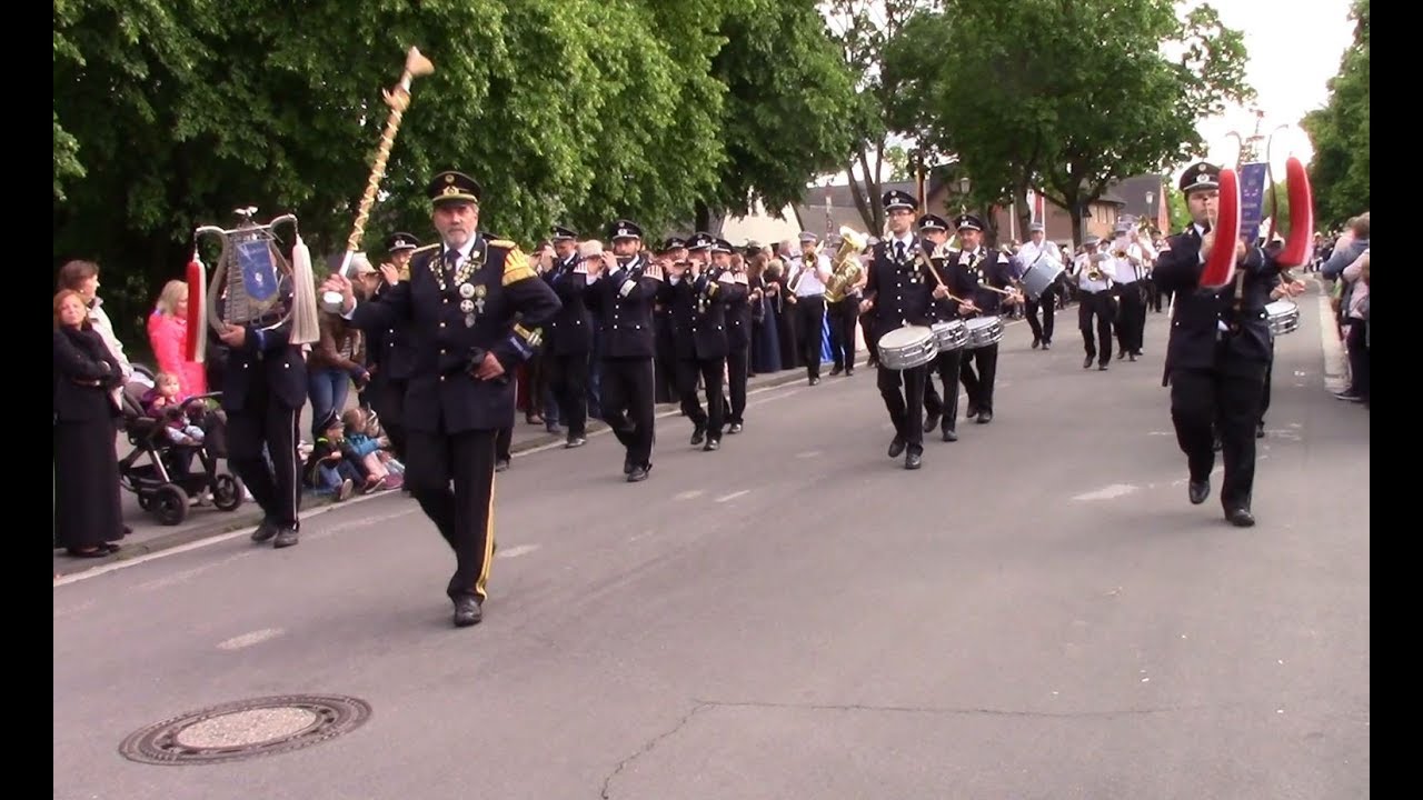 Schützenfest in Weckhoven 2019 Dienstagabend-Aufmarsch