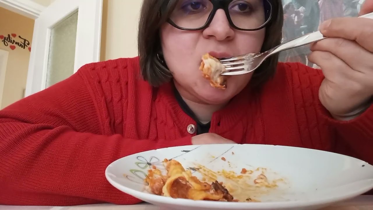 MUKBANG - "Giovanni Rana" Bolognese lasagna + hard-boiled eggs and fennel + kiwi and orange