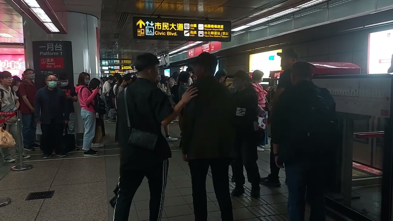 台北捷運 淡水信義線 台北車站 下班尖峰時刻人潮(往淡水、北投方向) [R10 D]