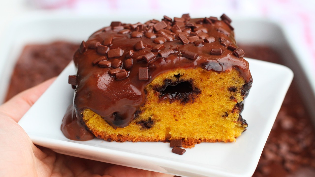 Bolo de Cenoura de Liquidificador Fofinho: SEM GLÚTEN e SEM LACTOSE com 2 Coberturas de Chocolate!