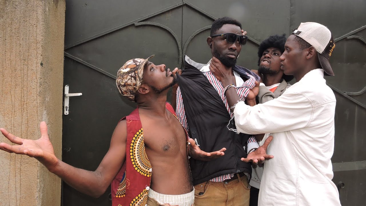 Sumugabo nurwandiko umugabo safizo kubera kuzenjyereza karitsiye biranjyiye bamuteye umunigo 🙄