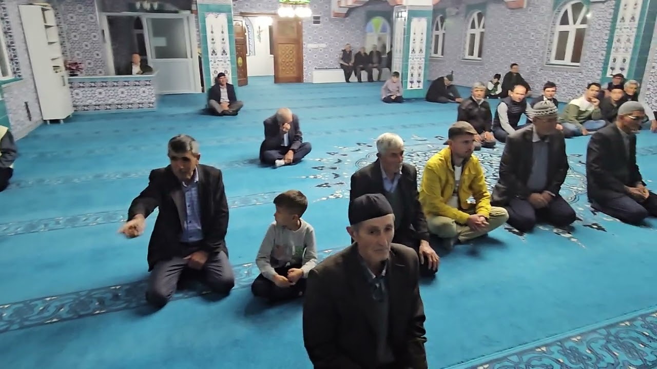 DEMİRCİ'nin SAĞNIÇ KÖYÜNDE MUSTAFA UYSAL HOCA MAUN SURESİNİN TEFSİRİNİ YAPIYOR