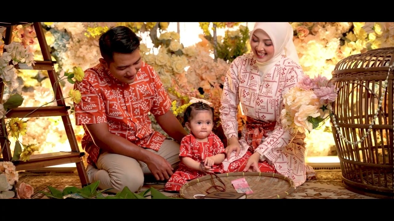 Tedhak Siten anakku.. Aliya Najma Zamzamy. 