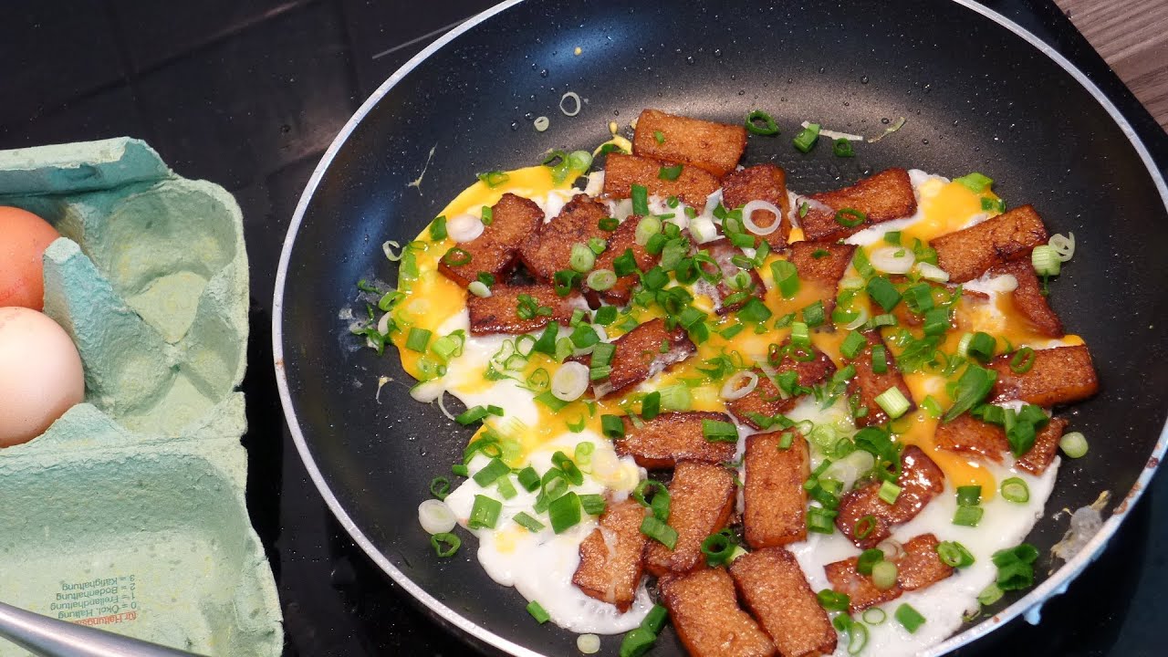 Bot Chien - Fried Rice Flour Cake with Eggs Recipe | Helen's Recipes