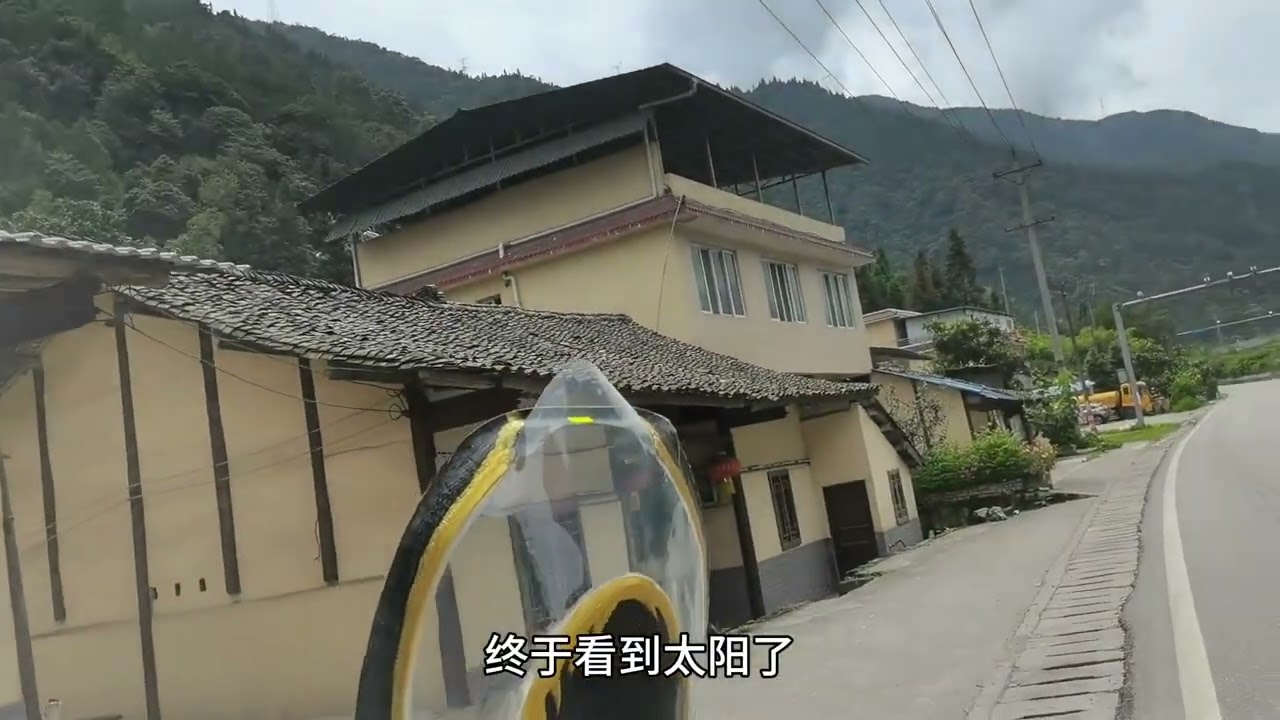 单人旅行西藏，就一块电池，走川藏线严重缺电，阳光稀有，太难了 #一人一车自驾游 #穷游 #户外旅行 #川西自驾
