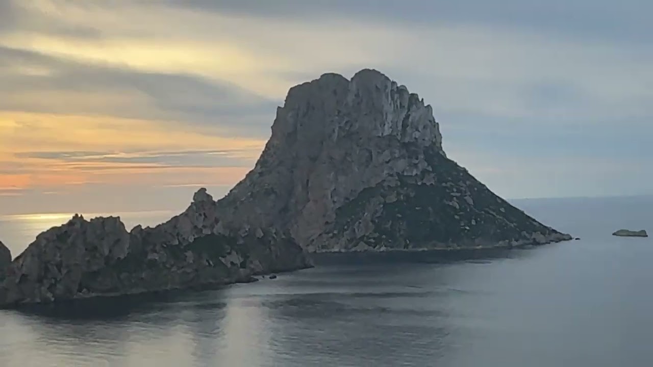 🇪🇸 Tradiția începutului de an în Ibiza. Realitatea despre „punctul energetic” Es Vedra 🇪🇸