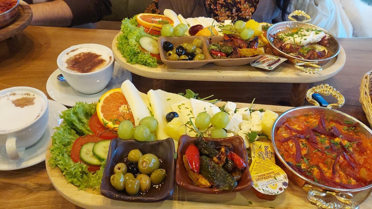 FRÜHSTÜCK BEI MEDITERRANES BÄCKER I @GÜLSINS FOOD PALACE 