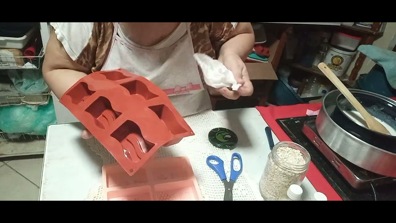 Quem quer aprender a fazer SaBoNeTe de Aveia Com Mel,para Pele Seca e Rugada. 