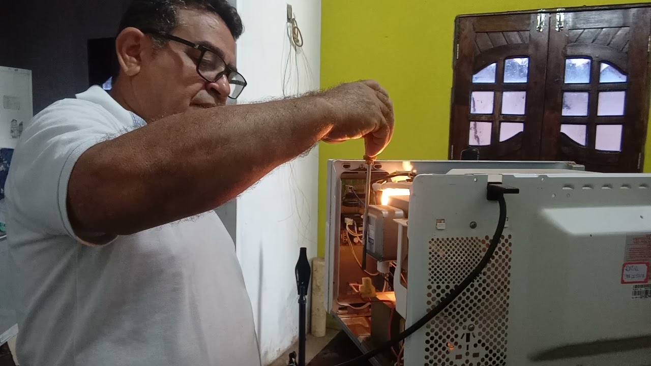 Conserto de microondas roncando