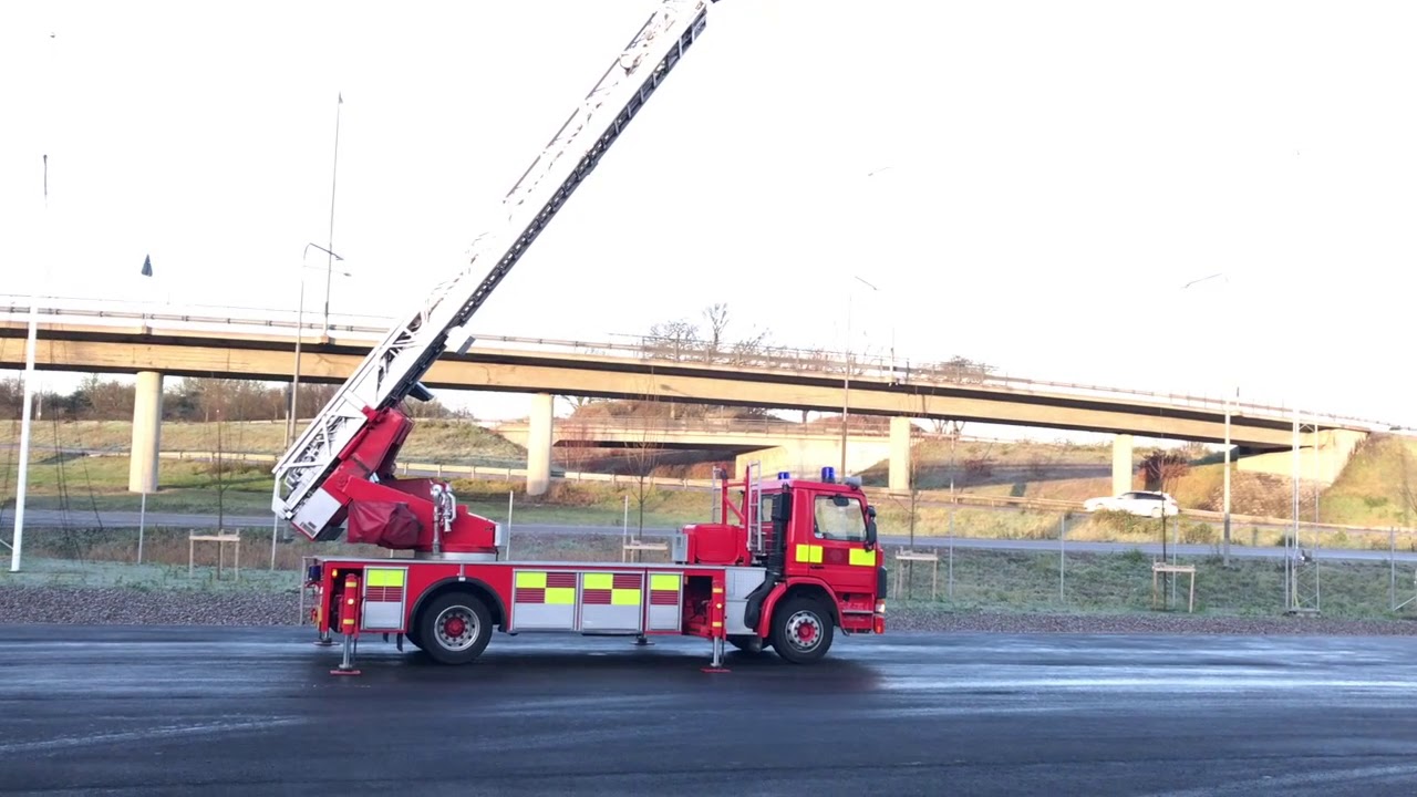 Köp Stegbil / Brandbil Scania på Klaravik