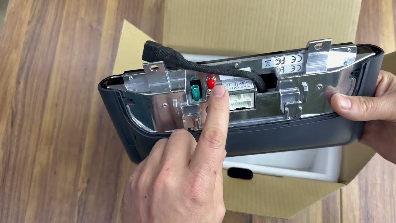 UNBOXING: Ce găsești în pachet? Navigație MEKEDE BMW 10.25 Inch cu 4G și Android