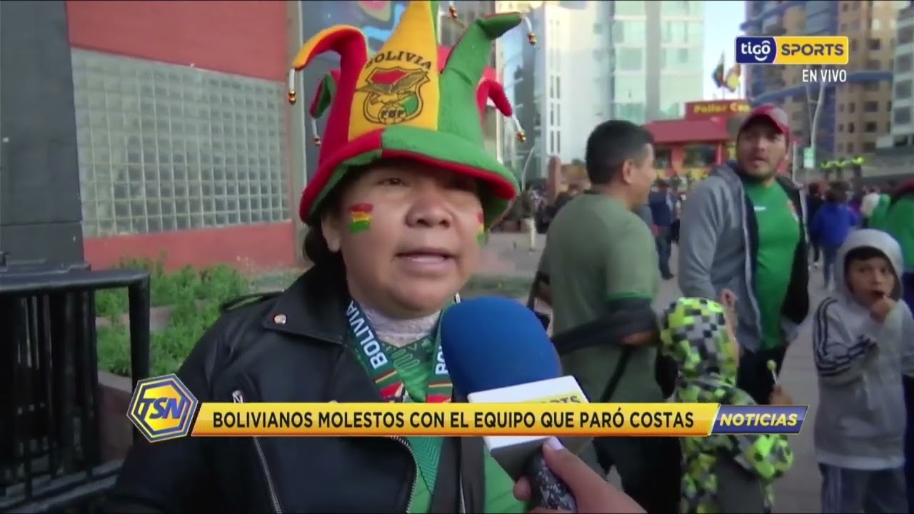 🚨 Hinchas bolivianos tristes por la derrota de la selección ante Argentina 😔.