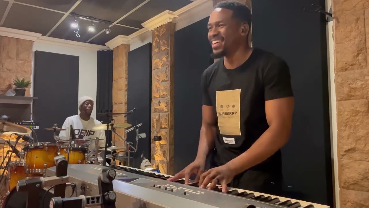 Tshwala Bami LIVE Cover (Part 1) 🔥😤🔥 #RobotBoii #LefoOfficial #TshwalaBami