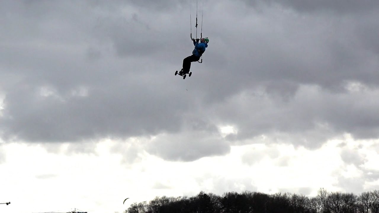 Berlin-Skyriders Hangtime in Tempelhof Kitelandboarding 2017