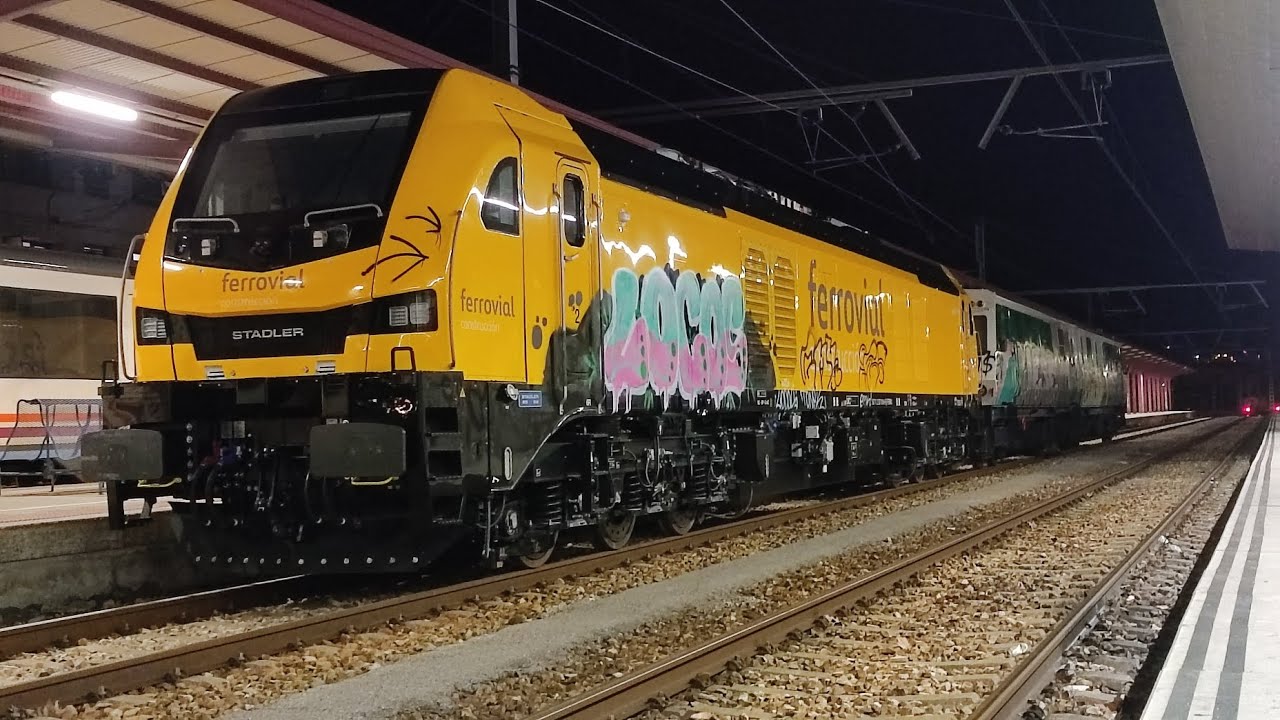 FR 337-016 + ascultador VUR entrando en la estación de Ponferrada (León)