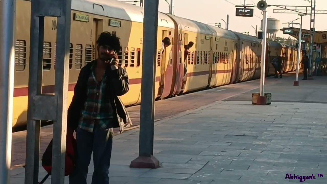 The Pakistan border bound passenger train departs from Barmer | Barmer - Munabao Pgr. | THAR DESERT