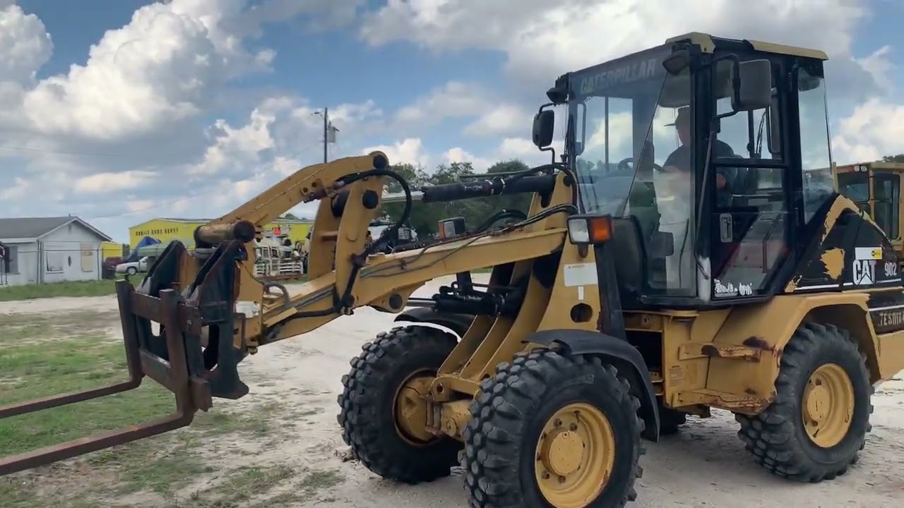 Caterpillar 902 wheel loader