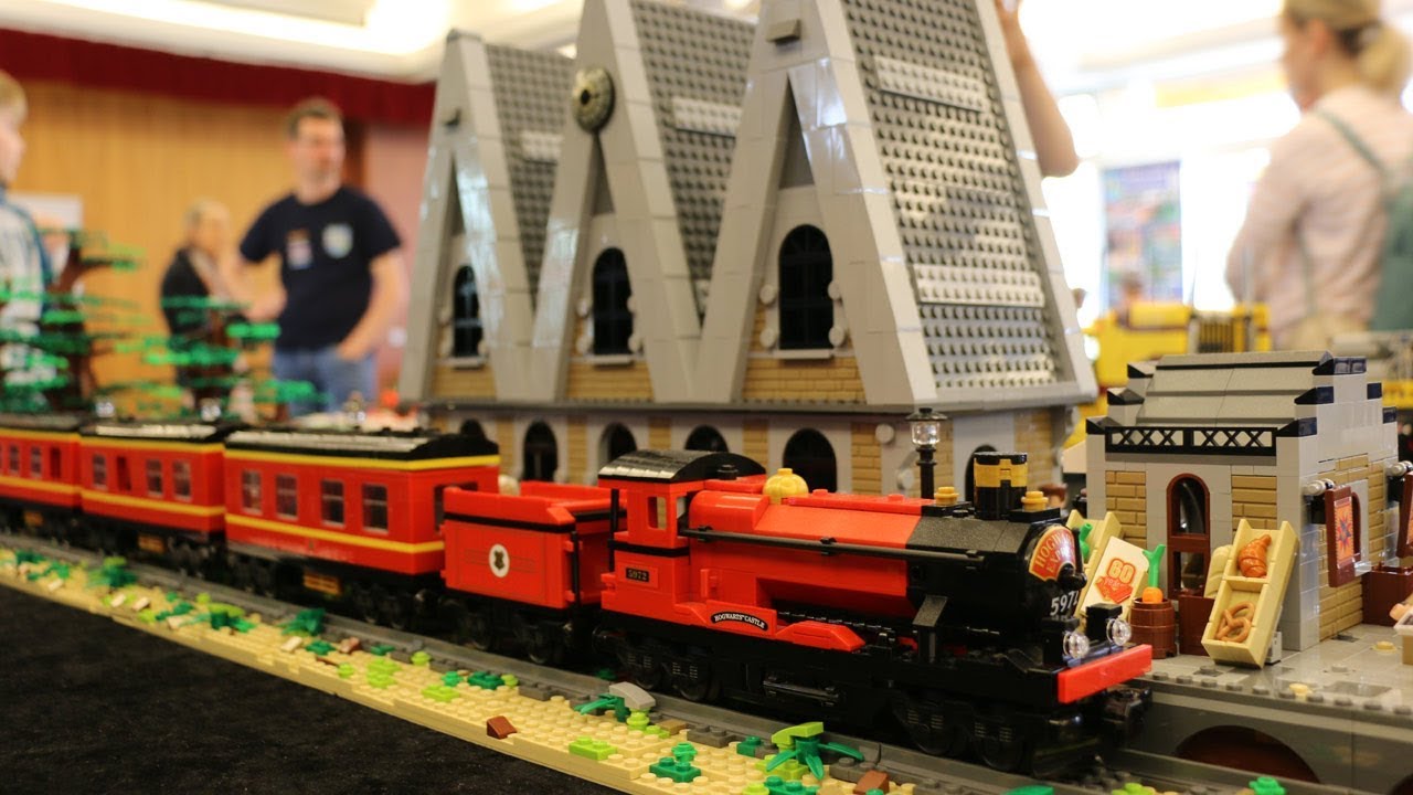 LEGO Harry Potter Hogsmeade Layout mit Hogwartsexpress