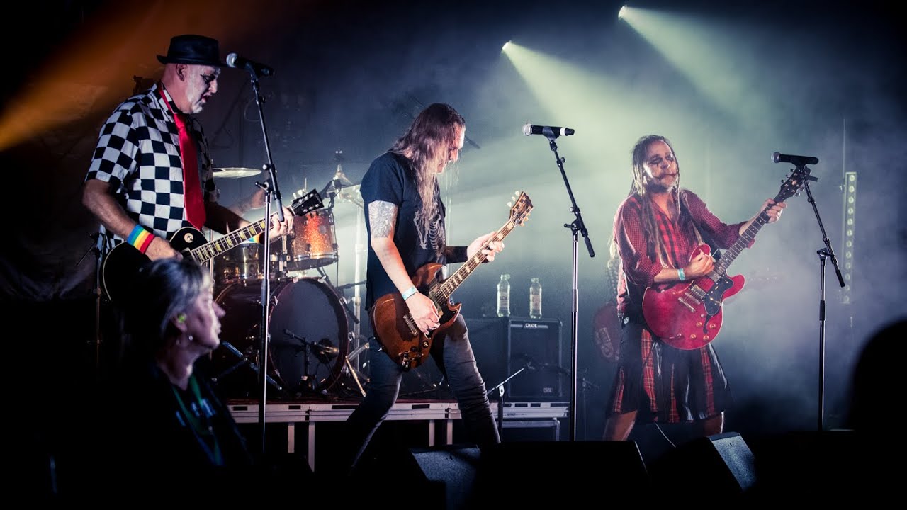 Charta 77 + Ulke - Lilla Björn och Lilla Tiger (Live på Liseberg)