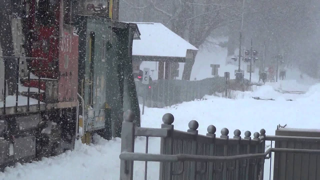 HD Railfanning in Heavy Snow - Amtrak + Maine Eastern Plow Extra in Brunswick ME - 2/11/2013