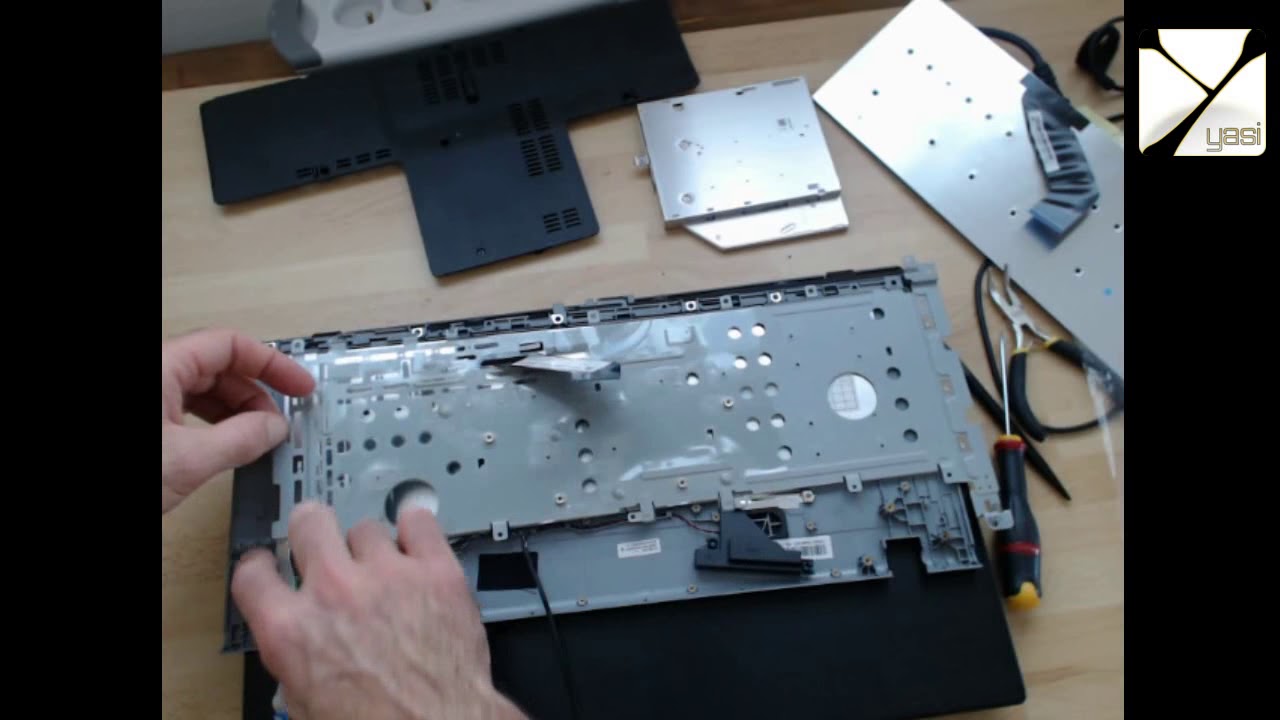 Démontage pour changement clavier Acer V3 772G   VA73