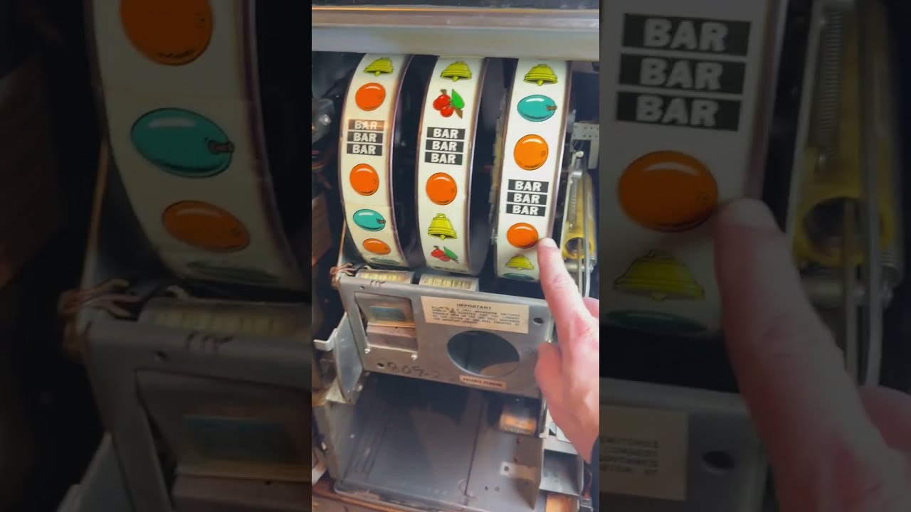 Fixing slot machine payout not working #slotmachine #vintage #foryoupage #fyp #casino