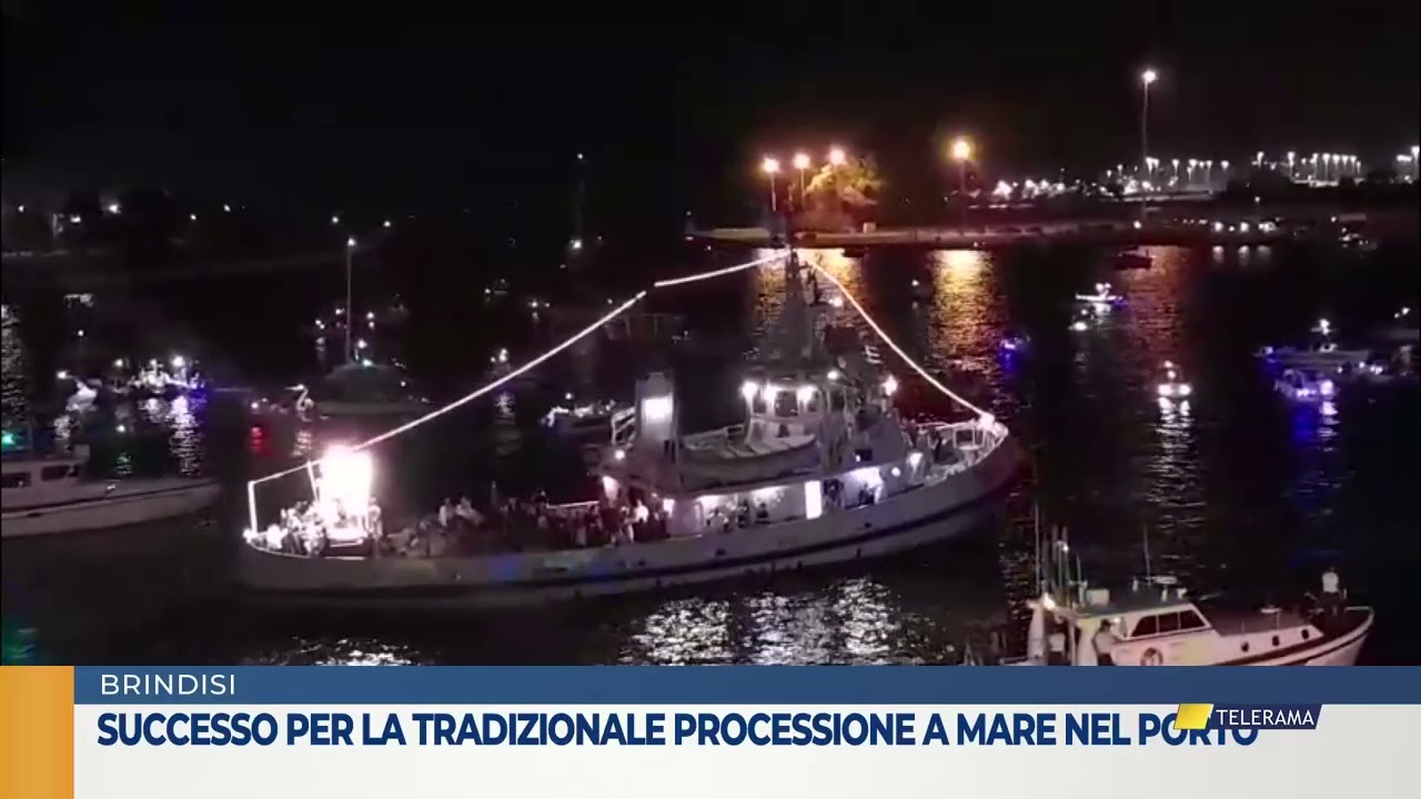 Successo per la processione  a mare nel porto di Brindisi