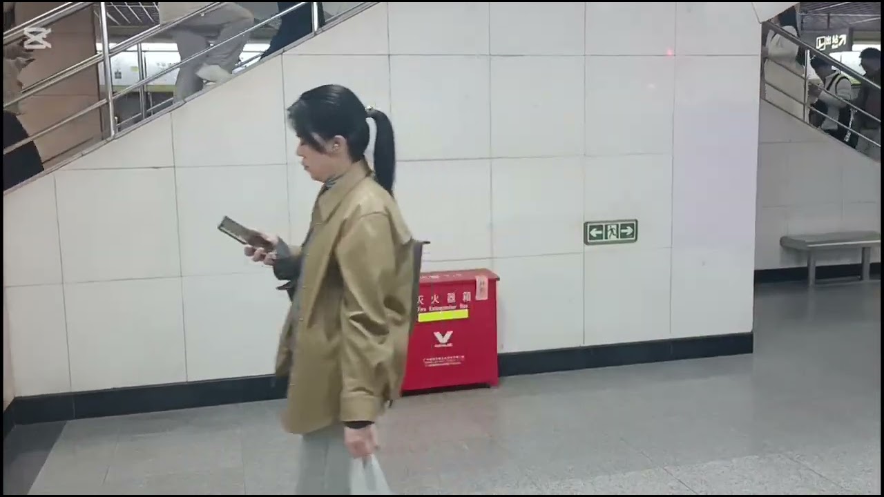 Guangzhou, China. Zhongshanlu Line (Line 1) - Tiyu Xilu ➡️ Guangzhou East Railway Station 
