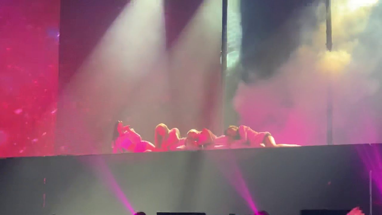 Blackpink (Fancam) forever young @Bangkok 110119