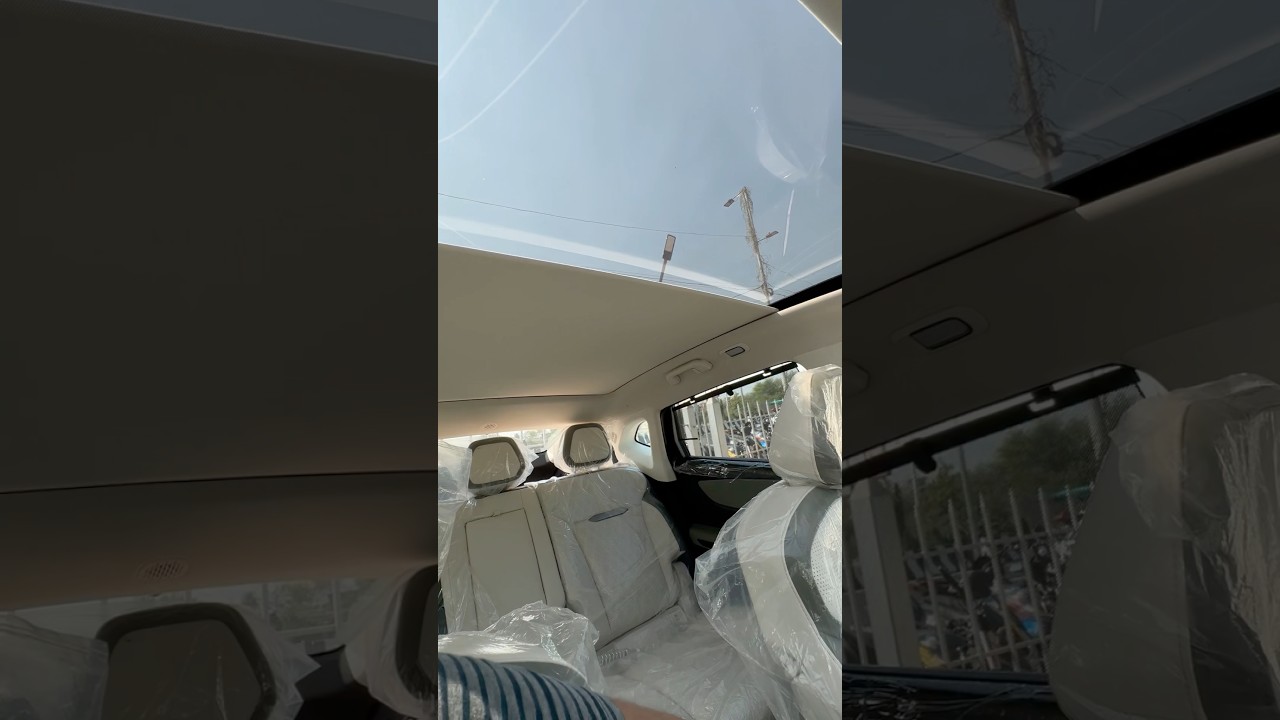 Mahindra XEV 9E Sunroof is Just for Show? 🤯🌞 #MahindraXEV9E #EV #Sunroof #PanoramicView #CarTech