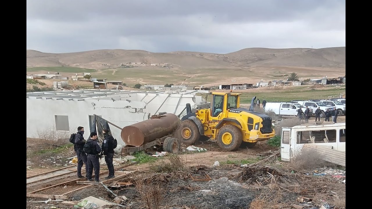 سياسة الهدم والتهجير تتواصل في النقب.. السلطات تهدم منزل عائلة في قرية السرة