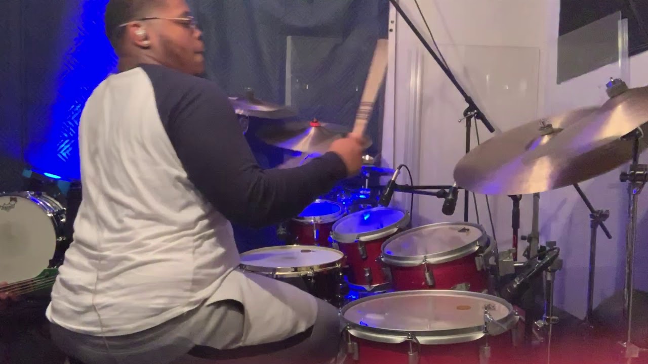 Jay'Lan Crout - FREEDOM LOOKS GOOD ON ME (ft. Rob Woolridge on bass guitar) Cover