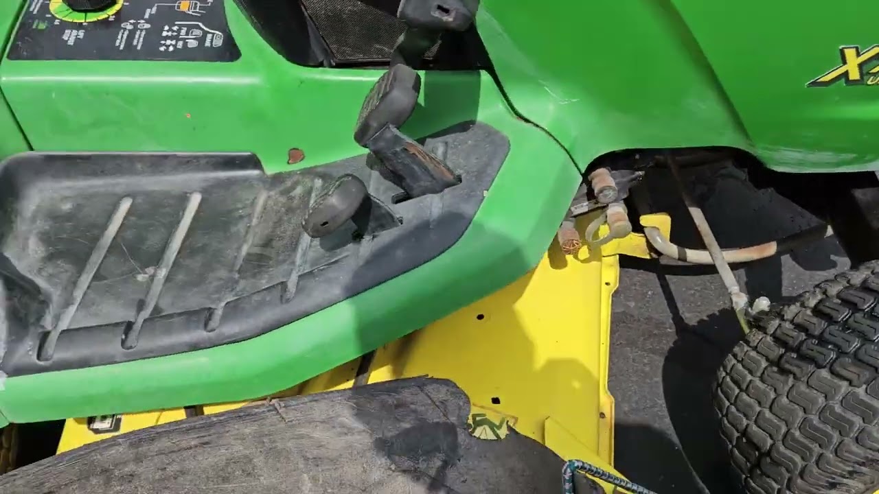 John Deere x740
