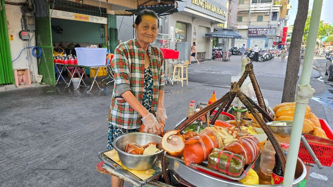 Bà trùm bánh mì thịt khìa, xíu mại cù lao danh tiếng ở Sài Gòn Chợ Lớn
