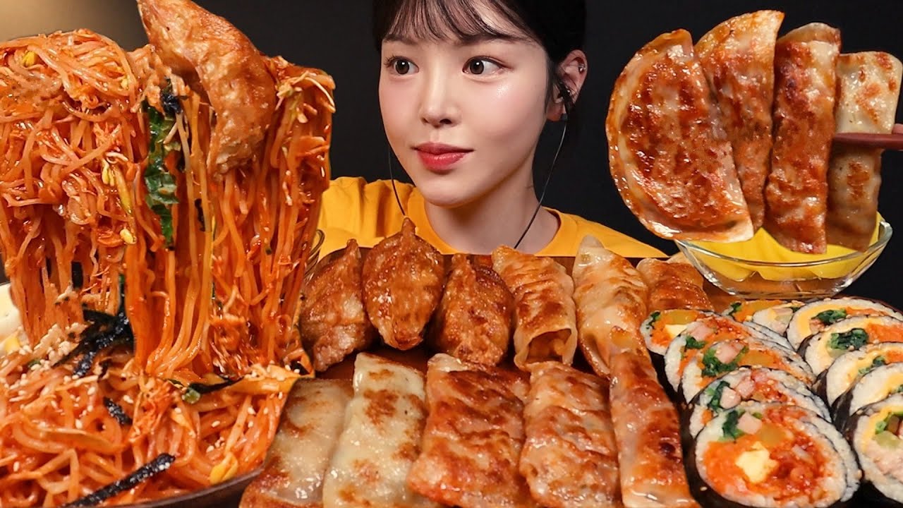 SUB)매콤한 쫄면에 바삭쫀득 군만두 먹방! 묵은지참치치즈김밥까지 분식 꿀조합 리얼사운드 Jjolmyeon & Gimbap Mukbang Asmr