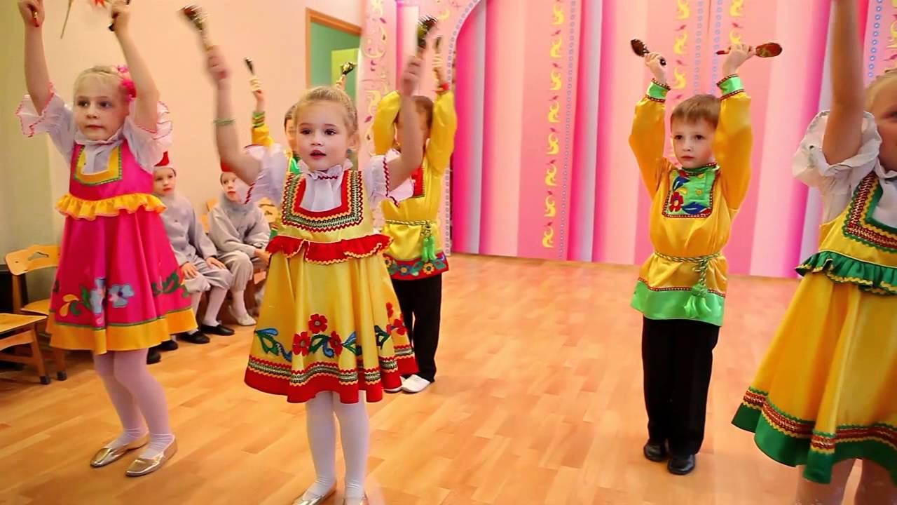 Красивый танец с ложками в детском саду