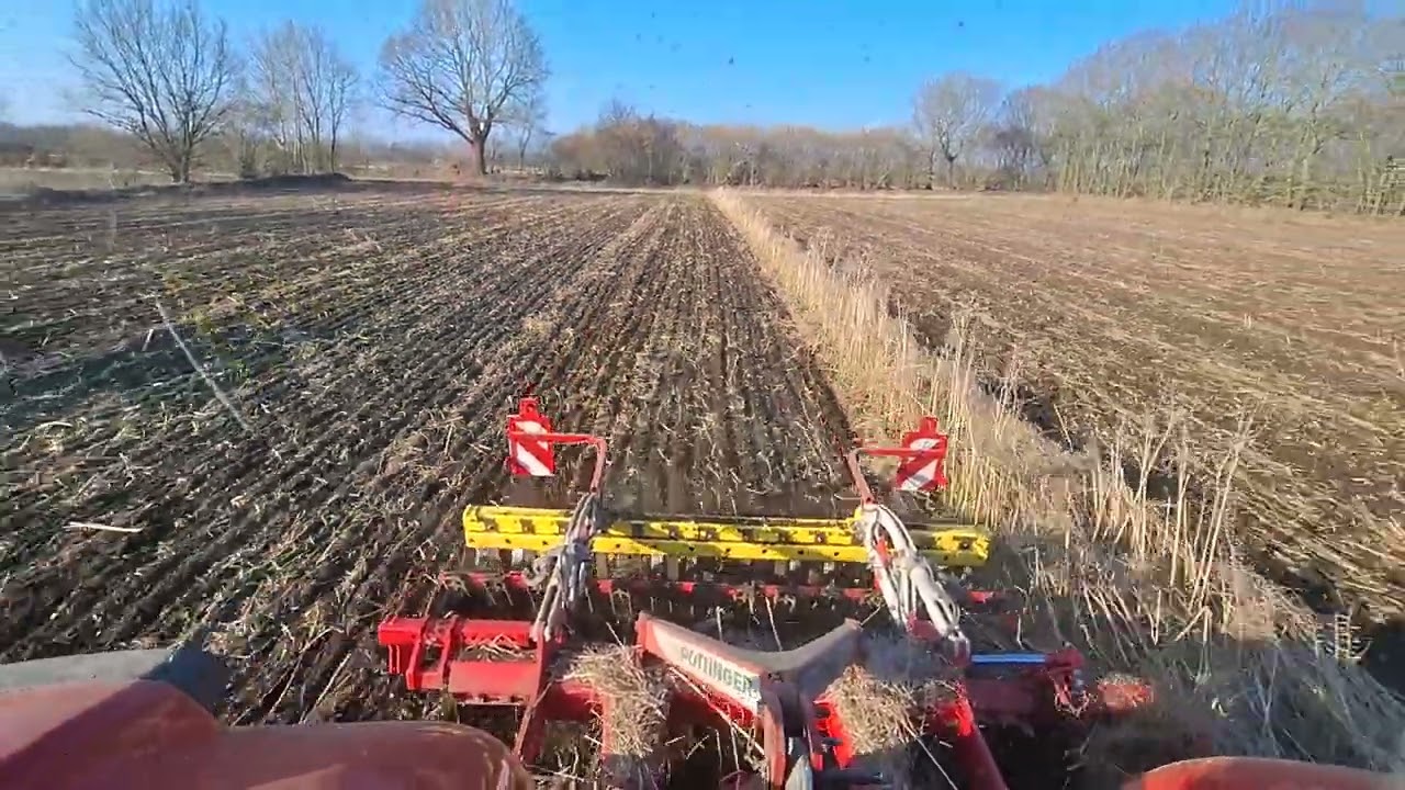 Steyr CVT 6175 mit Pöttinger Scheibenegge....