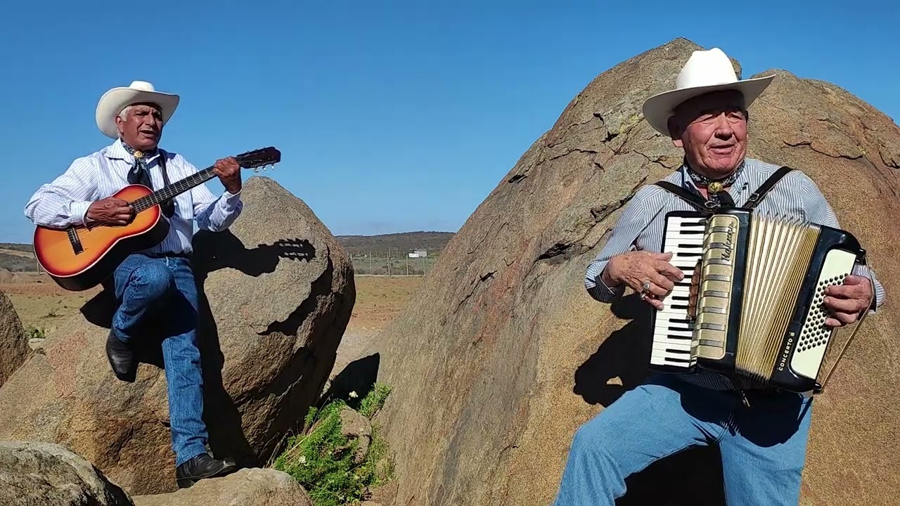 Potrerito Castillo y Pepe Varas Mujer Paseada