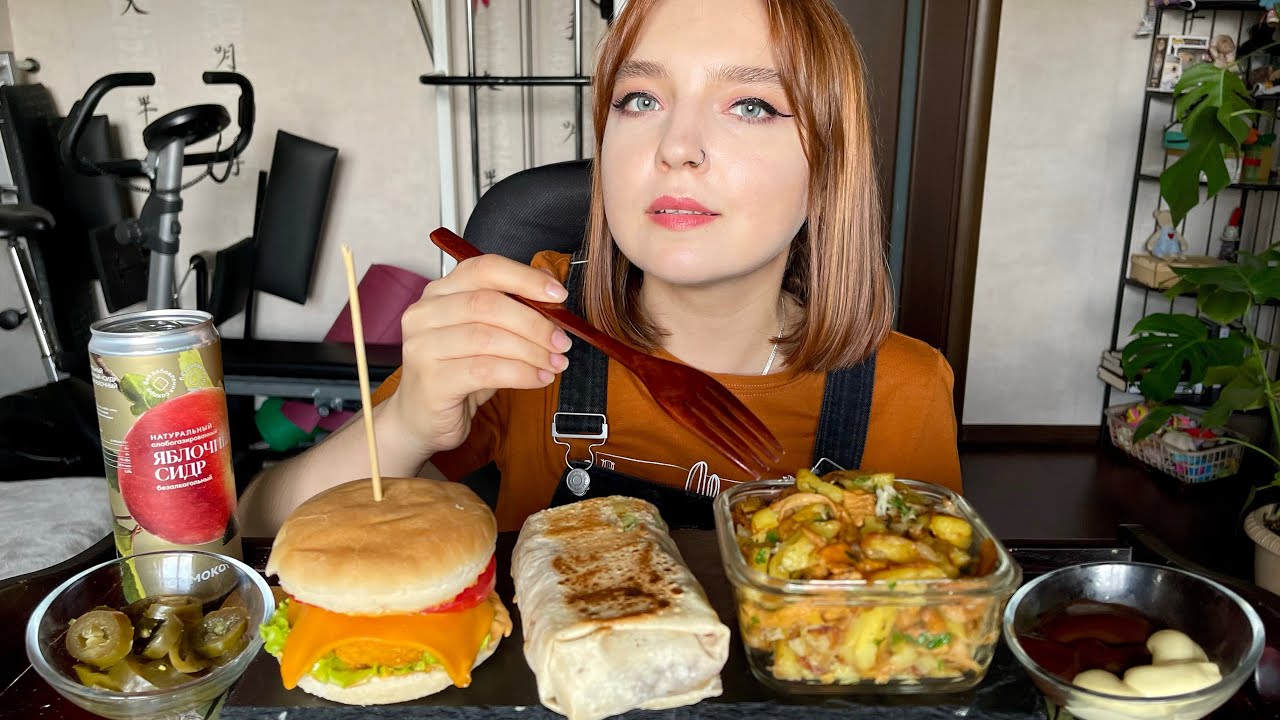 Мукбанг | Картошка с лисичками, шаурма, бургер | Mukbang | Potato with 🍄, shawarma, burger 🍔