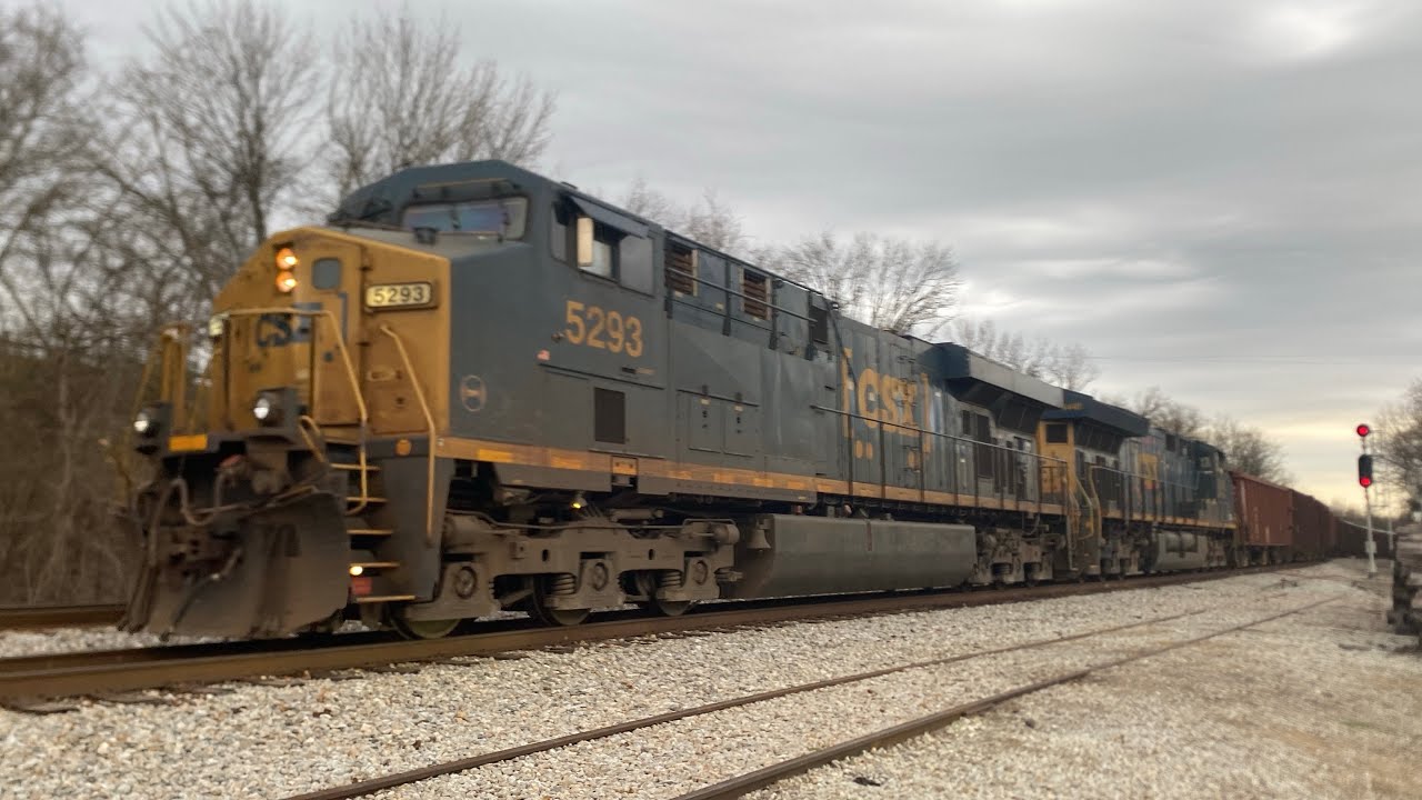 CSX W083 moves slowly onto the siding.