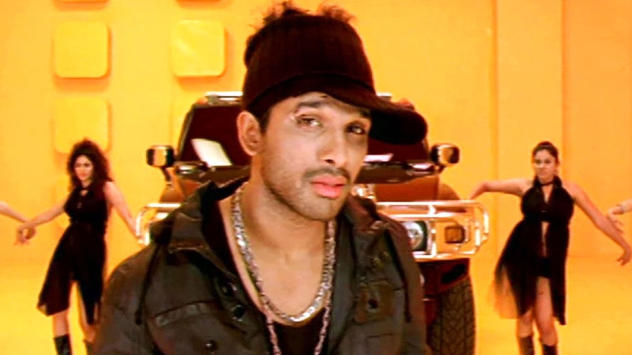 Arya 2 Movie Songs - Mr Perfect He is Mr Perfect - Allu Arjun Kajal Agarwal